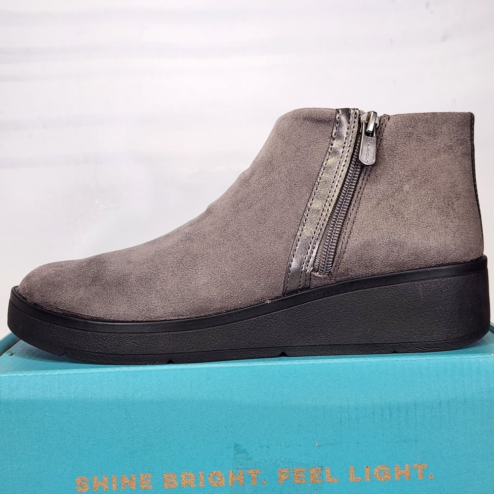 Bzees Freestyle Bootie Women Size 9.5 Grey Faux Suede Platform Wedge Ankle Boots